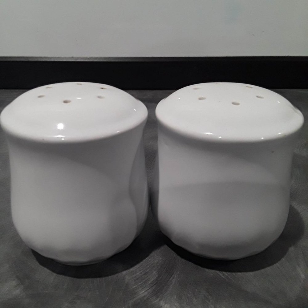 BASIC WHITE CERAMIC - SALT & PEPPER SHAKERS - 6 HOLES IN EACH - MEASURE ABOUT 3"